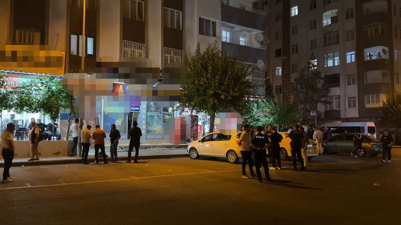 Oyun salonuna silahlı saldırı! Kurşun yağdırıp kaçtılar, 3 kişi vuruldu 3