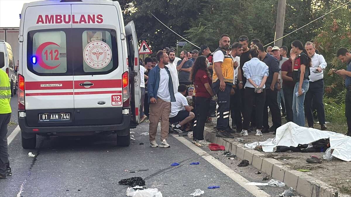 Tarım işçilerini taşıyan araçla TIR çarpıştı! 4 ölü, 9 yaralı var 5