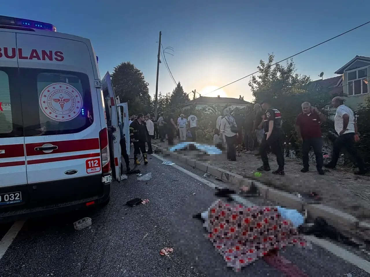 Tarım işçilerini taşıyan araçla TIR çarpıştı! 4 ölü, 9 yaralı var 6