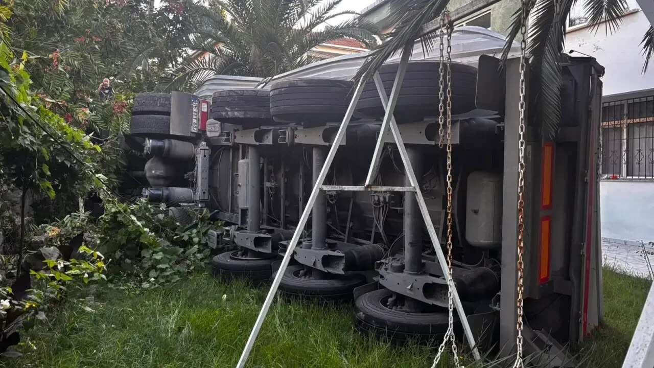 Tarım işçilerini taşıyan araçla TIR çarpıştı! 4 ölü, 9 yaralı var 10
