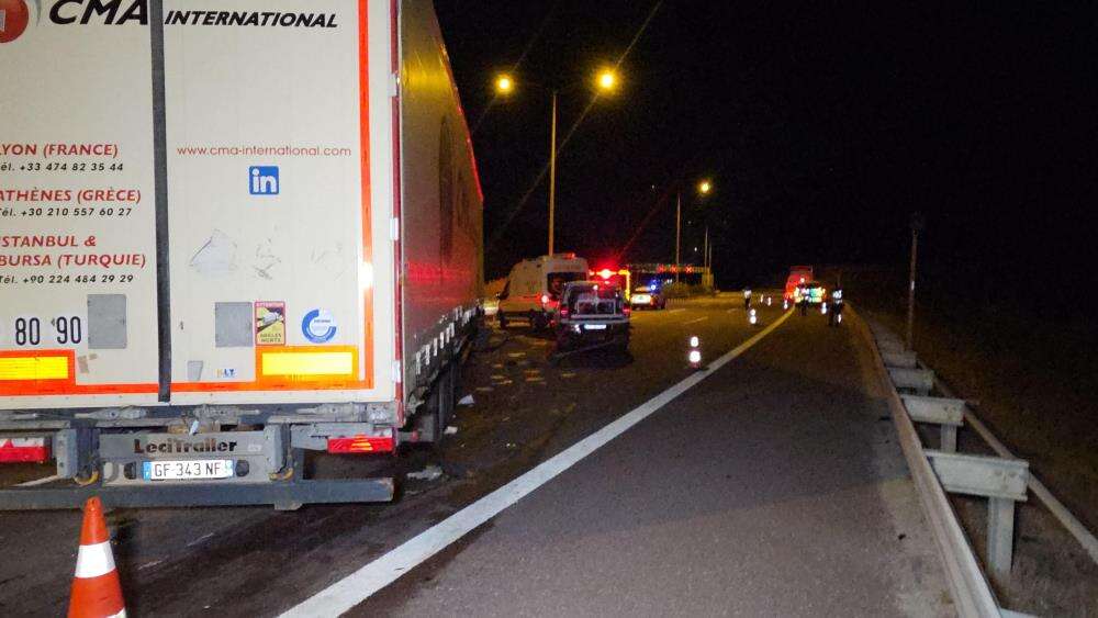 Otoyolda feci kaza! TIR sürücüsü öldü, 7 kişi yaralandı 2