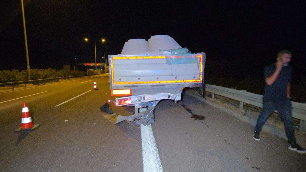 Otoyolda feci kaza! TIR sürücüsü öldü, 7 kişi yaralandı 5