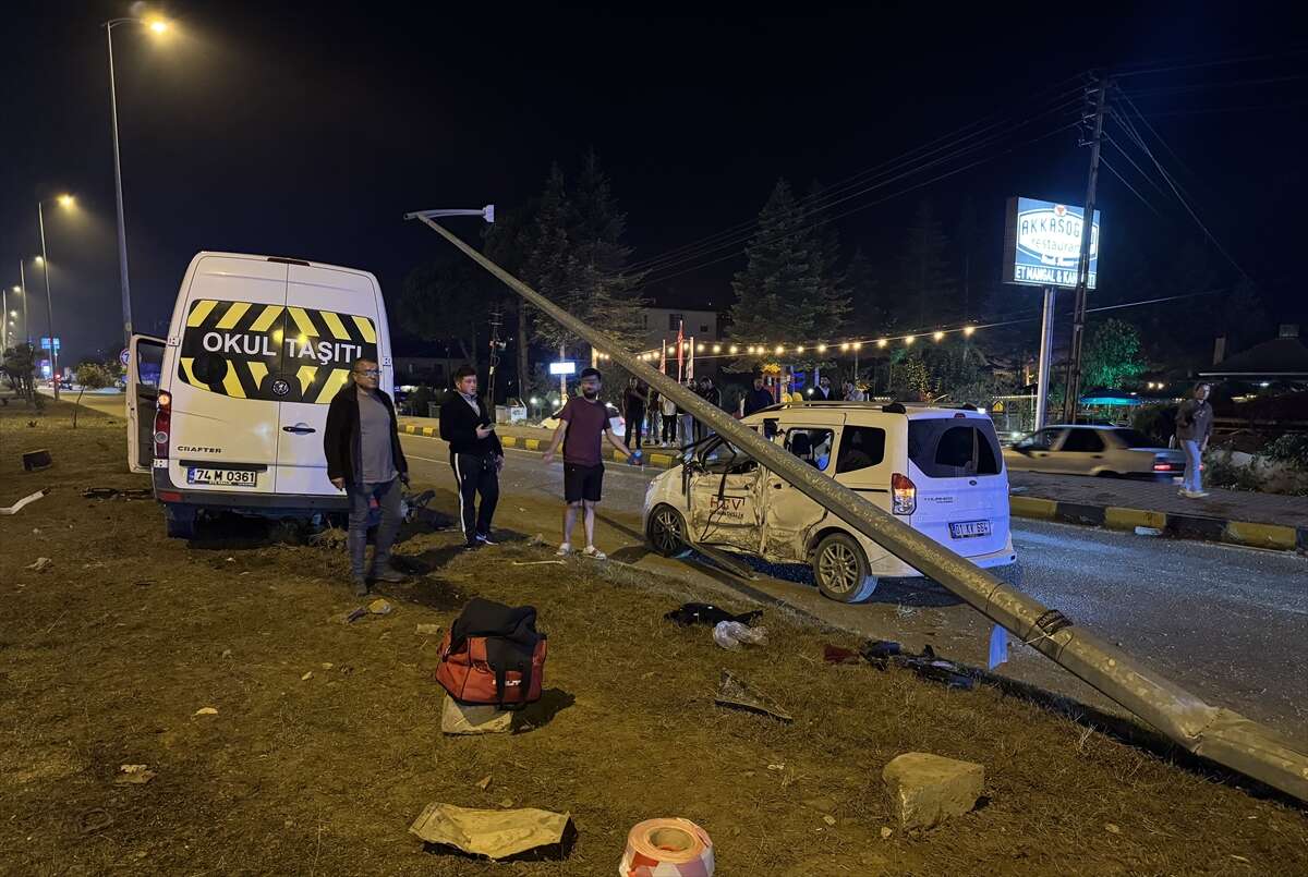 Düğün dönüşü feci kaza! 3’ü çocuk 21 kişi yaralandı 7