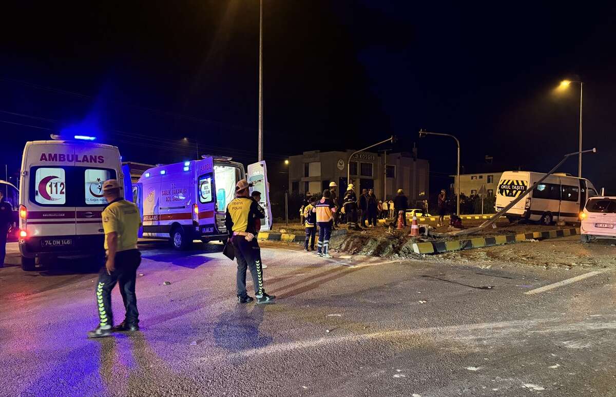Düğün dönüşü feci kaza! 3’ü çocuk 21 kişi yaralandı 9