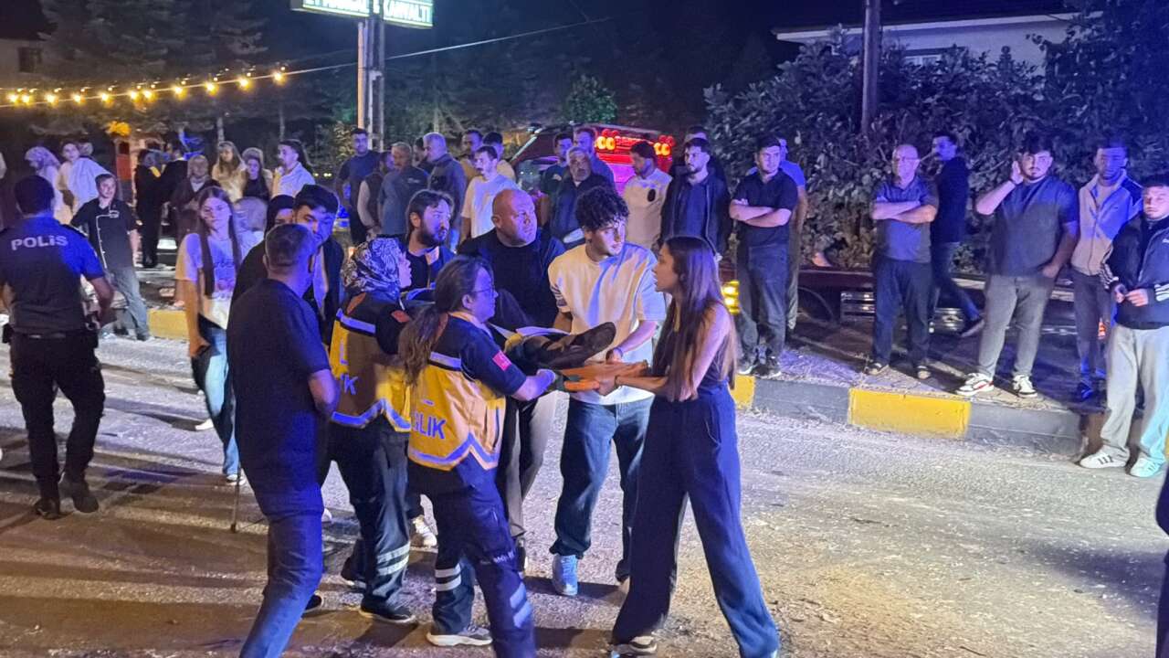 Düğün dönüşü feci kaza! 3’ü çocuk 21 kişi yaralandı 1