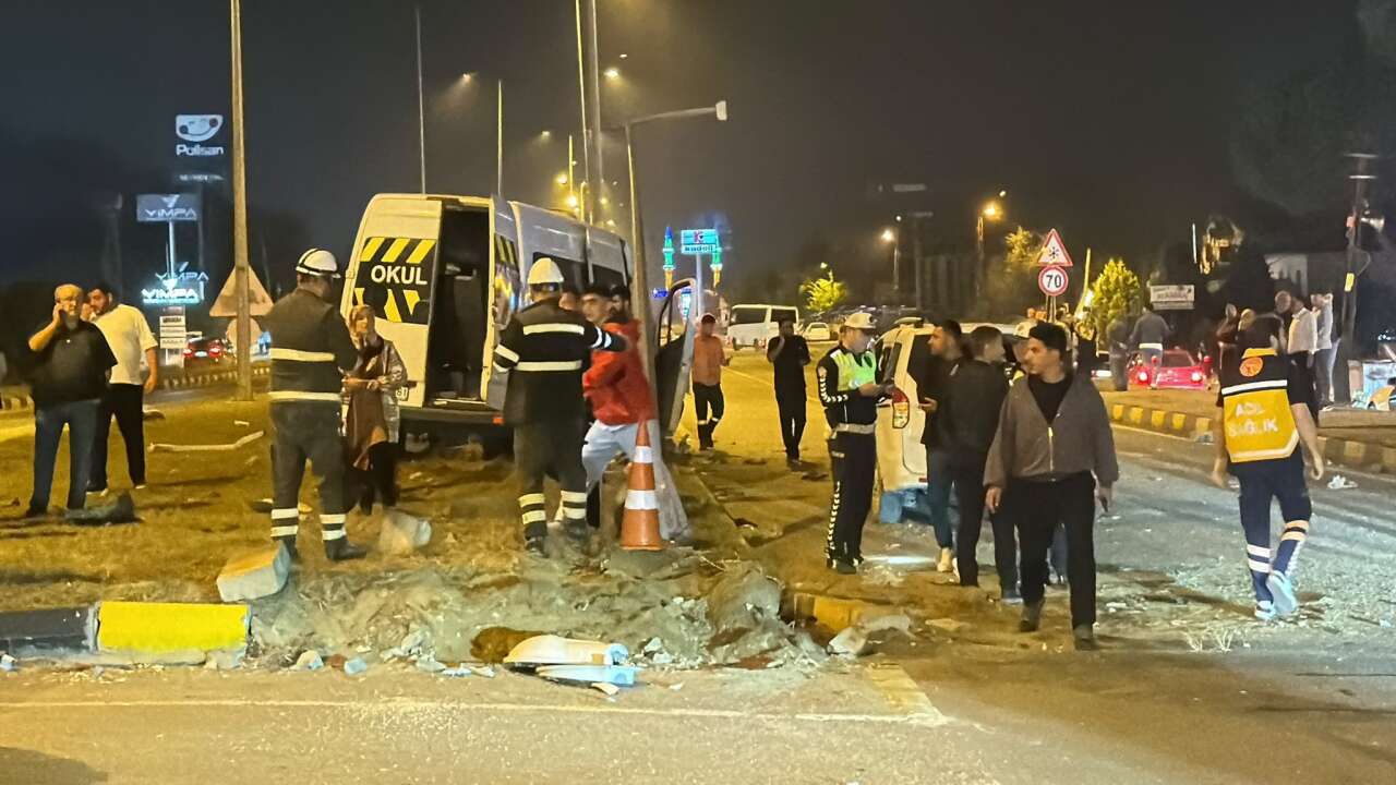 Düğün dönüşü feci kaza! 3’ü çocuk 21 kişi yaralandı 4