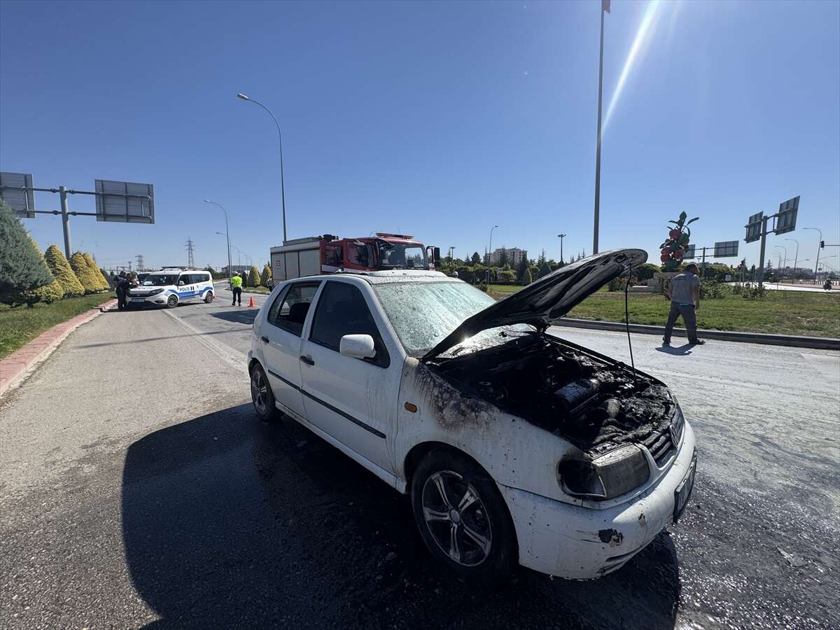 LPG’li otomobil alev aldı! 5 kişiyi sürücünün soğukkanlılığı kurtardı 2