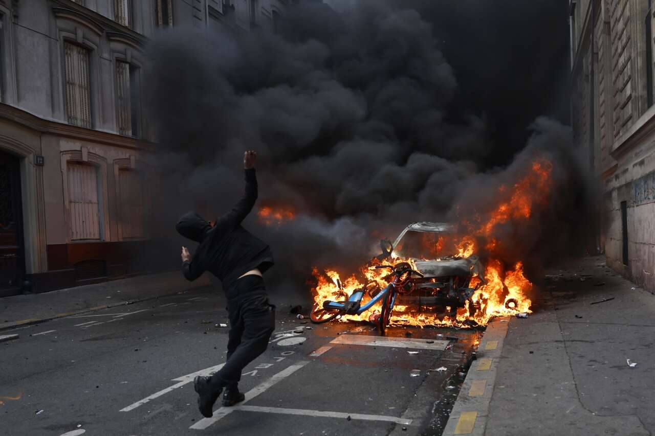 Fransa’da sokaklar savaş alanına döndü! 13’ü çocuk 195 gözaltı 7