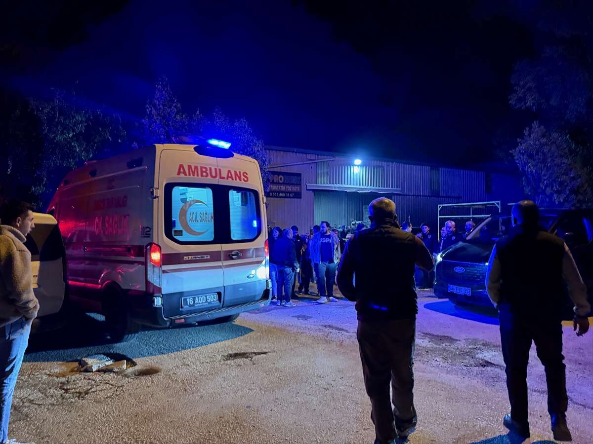 10 gün önce arkadaşının öldüğü kazadan sağ kurtulmuştu! Demir bloğun altında can verdi 1