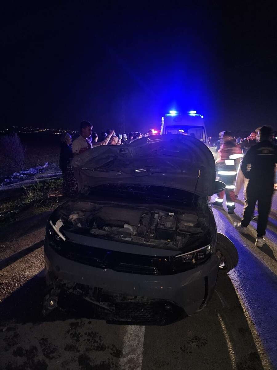 Yürek yakan kaza! Otomobil yayalara daldı, anne ve minik kızı hayatını kaybetti 6