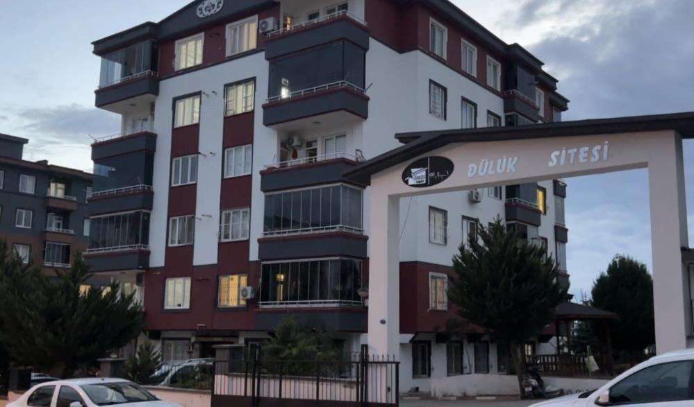 Anne, baba ve 6 yaşındaki çocuk pencereden düştü! 1 ölü, 2 yaralı 5