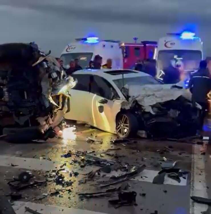 İki otomobil kafa kafaya çarpıştı! Hikmet Kulaksız hayatını kaybetti 4