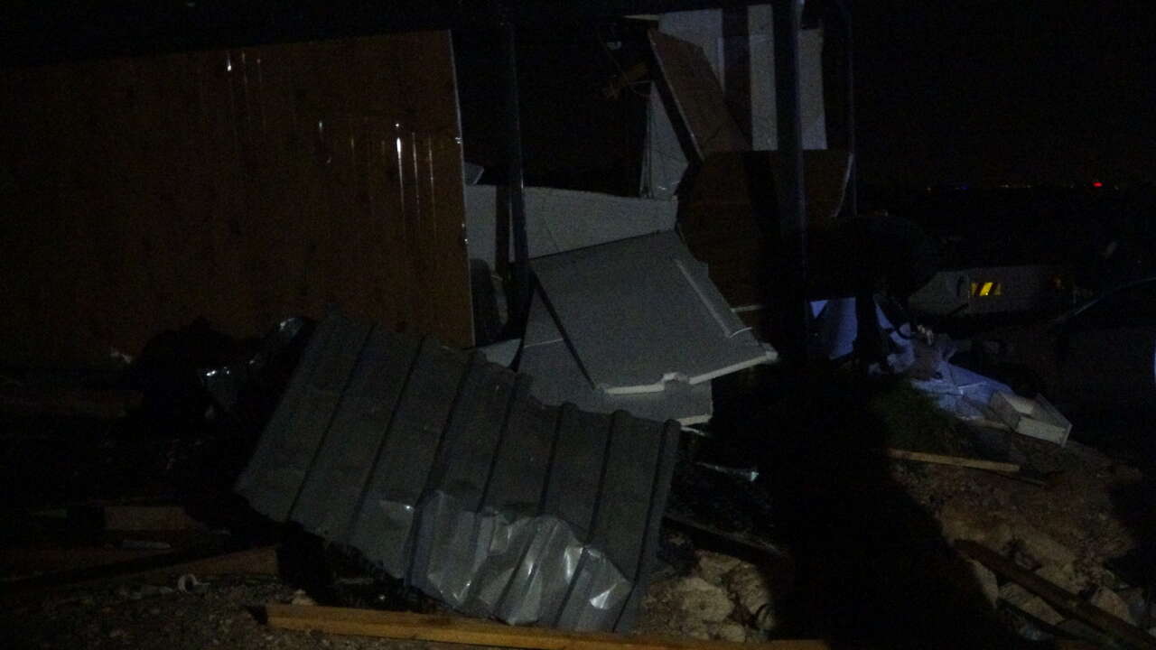 Hortum işçi konteynerlerini parçaladı! 4 ölü, 1 yaralı var 1
