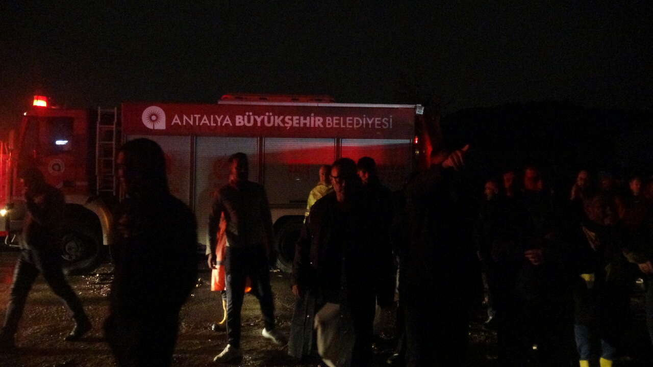 Hortum işçi konteynerlerini parçaladı! 4 ölü, 1 yaralı var 2