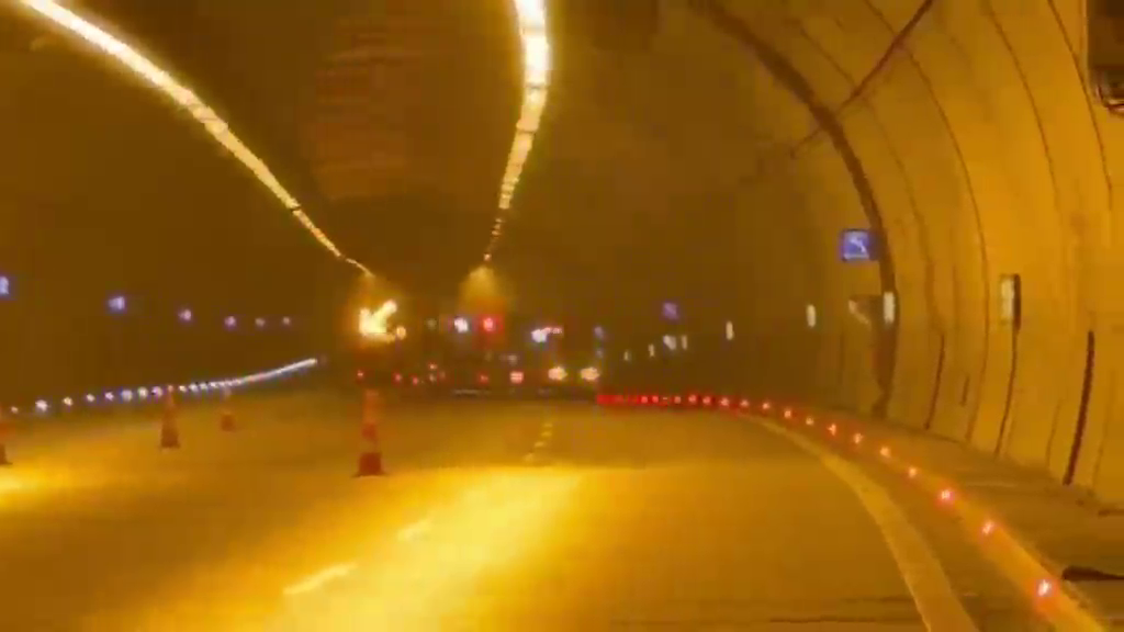 TIR tünelde alev aldı 3