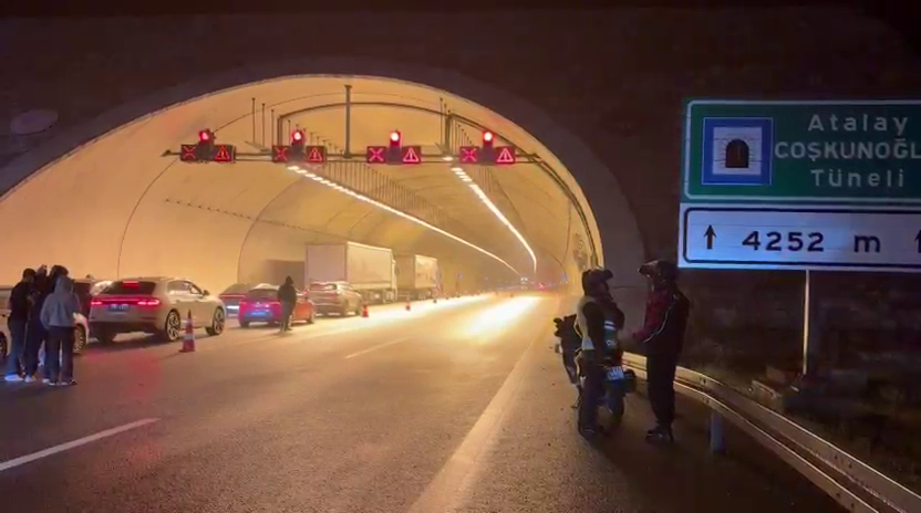 TIR tünelde alev aldı 4
