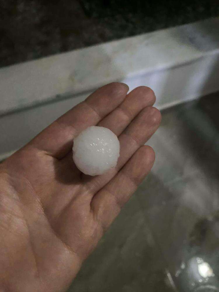 Ceviz büyüklüğünde yağdı, kış manzarası oluştu 6