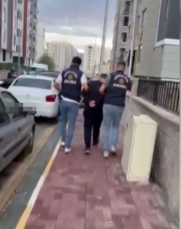 TikTok, Instagram ve X'teki canlı yayınlara 10 ilde operasyon! Gözaltına alındılar 3