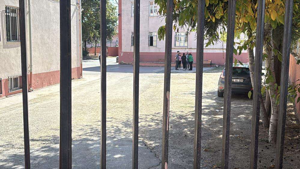 Ortaokulda 8. sınıf öğrencisinin çantasında silah bulundu 4