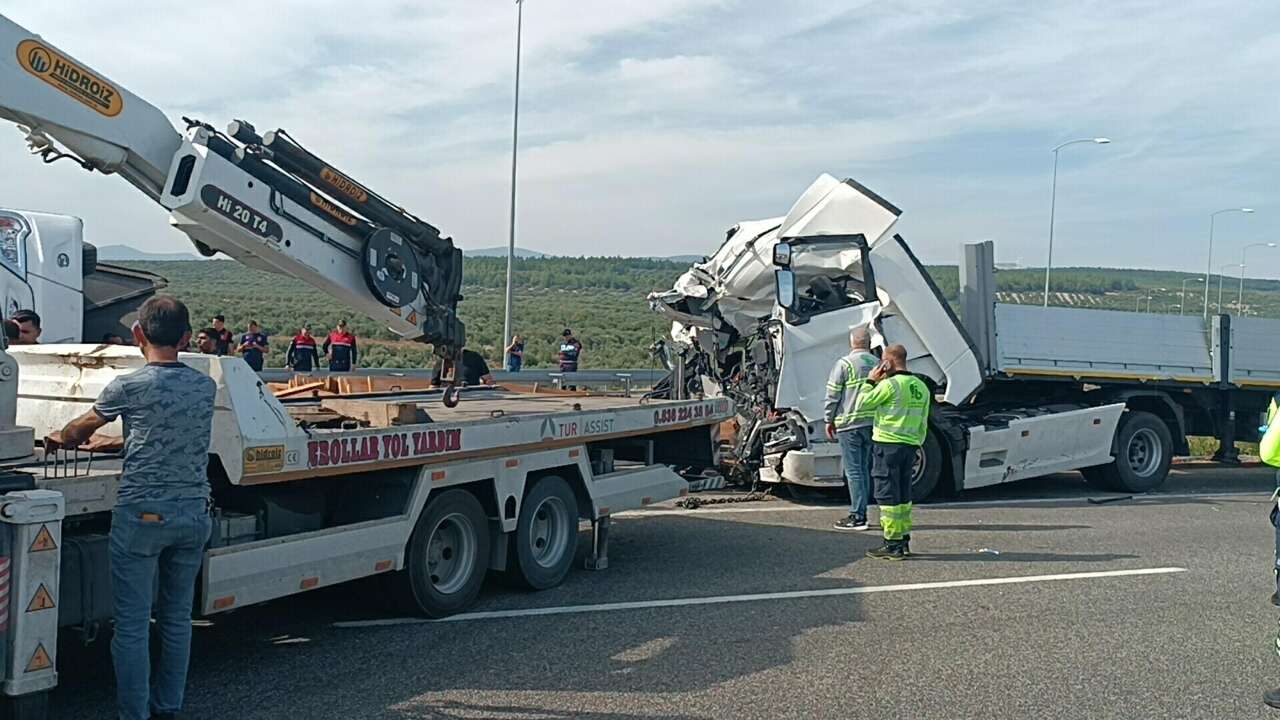 11 kişinin öldüğü otobüs kazasının görüntüleri ortaya çıktı! İsimler de belli oldu 14