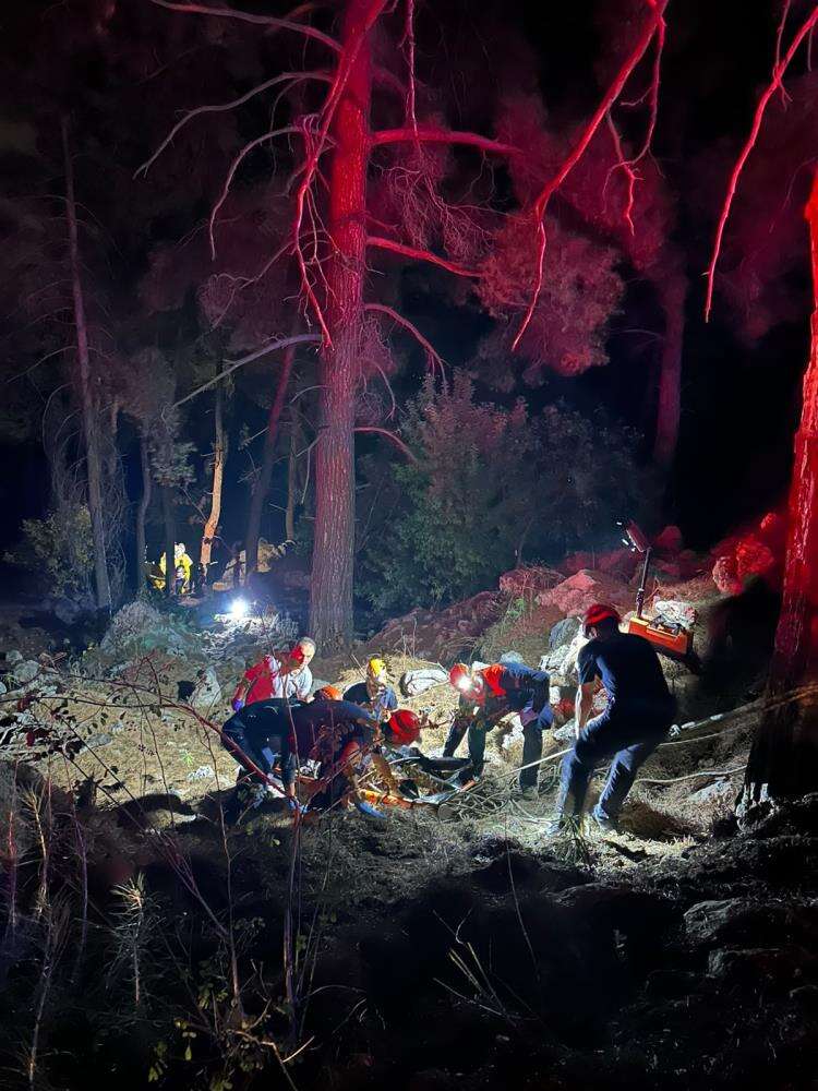 Konyaaltı’da araç 50 metrelik uçuruma düştü! 2 ölü, 4 yaralı çıktı 7