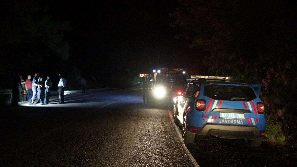 Konyaaltı’da araç 50 metrelik uçuruma düştü! 2 ölü, 4 yaralı çıktı 1