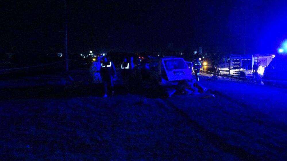 Otobüs ile hafif ticari araç çarpıştı! Ali ve Fatma Yeter çifti hayatını kaybetti 10