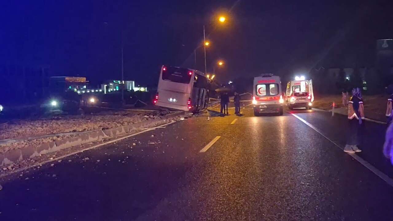 Otobüs ile hafif ticari araç çarpıştı! Ali ve Fatma Yeter çifti hayatını kaybetti 8