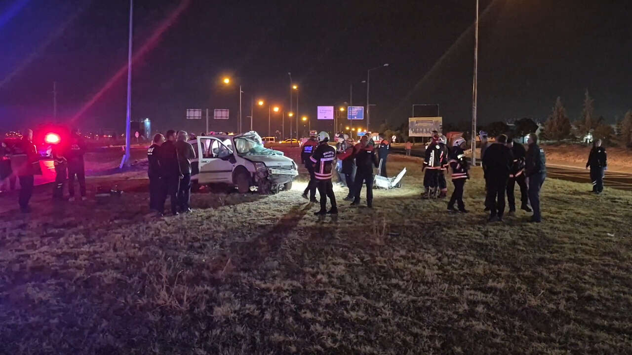 Otobüs ile hafif ticari araç çarpıştı! Ali ve Fatma Yeter çifti hayatını kaybetti 4