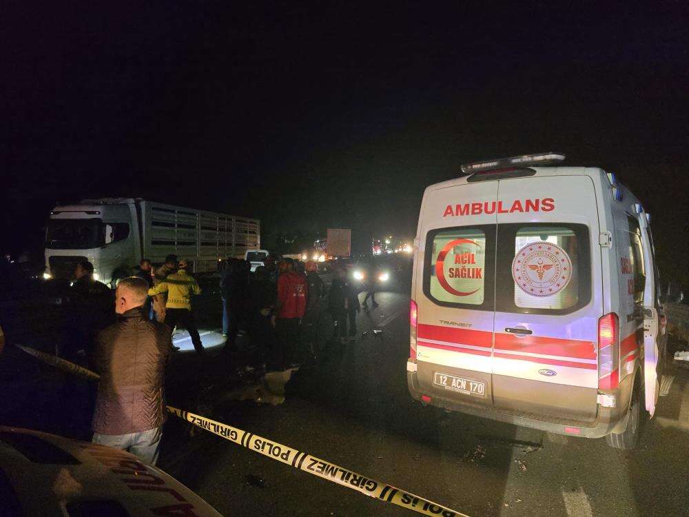 Köprüde feci kaza! Otomobil bariyere çarptı, 2 kişi can verdi 2