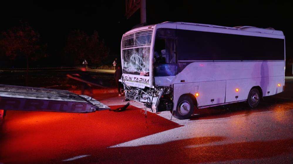 Konya ayrımında TIR işçi servisi kazası! 17 kişi yaralandı 1