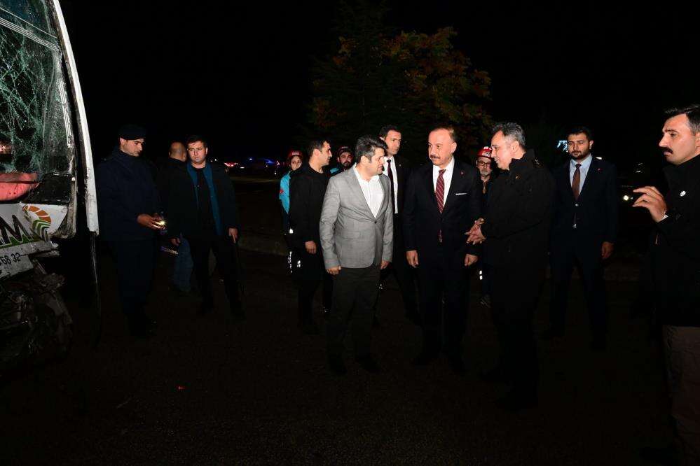 Konya ayrımında TIR işçi servisi kazası! 17 kişi yaralandı 7