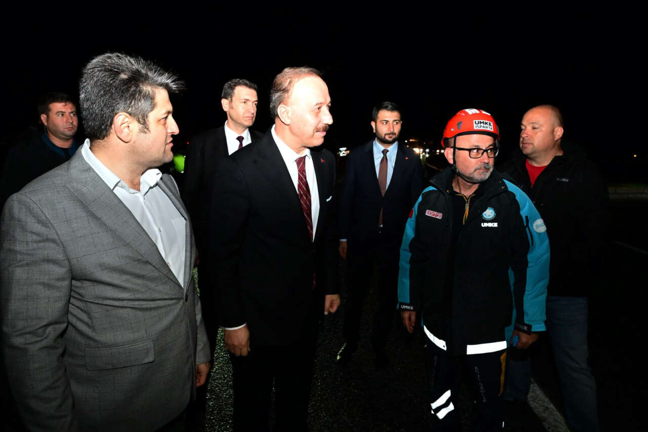 Konya ayrımında TIR işçi servisi kazası! 17 kişi yaralandı 4
