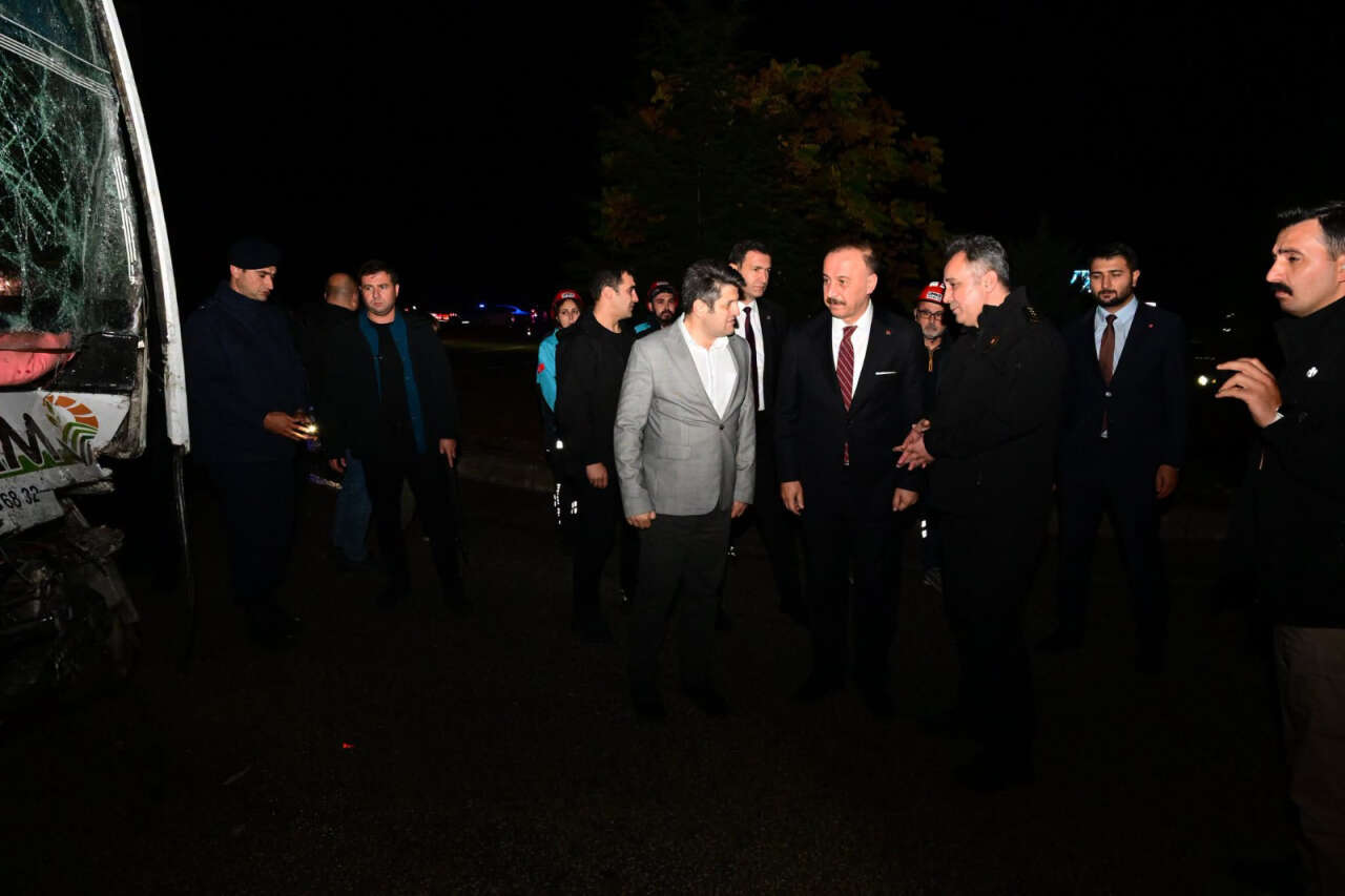 Konya ayrımında TIR işçi servisi kazası! 17 kişi yaralandı 2