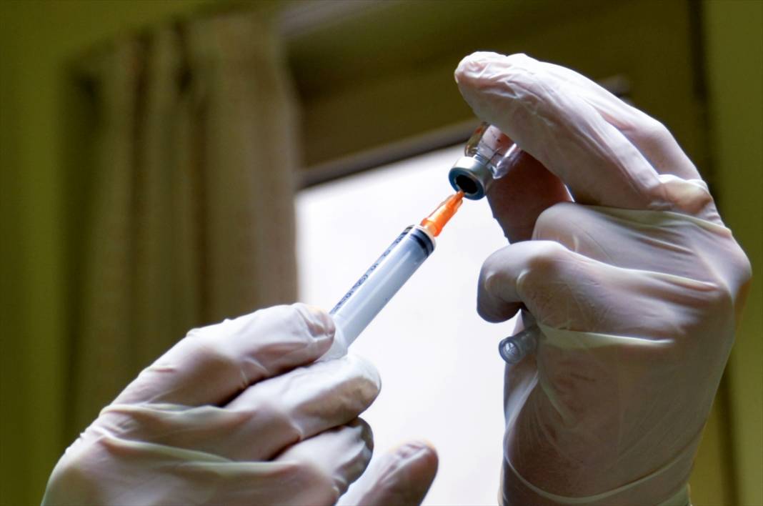 Konya'da sağlıkçılar, 230 uygulama odasında aşı olmaya başladı 1