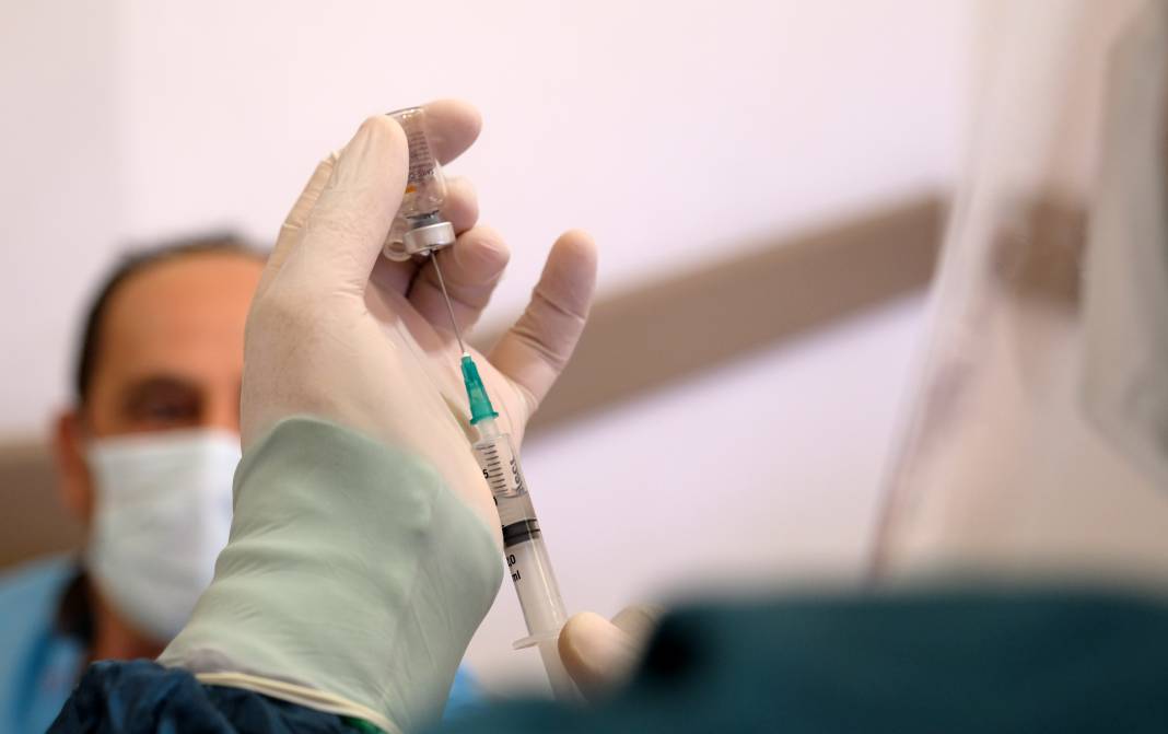 Konya'da sağlıkçılar, 230 uygulama odasında aşı olmaya başladı 11