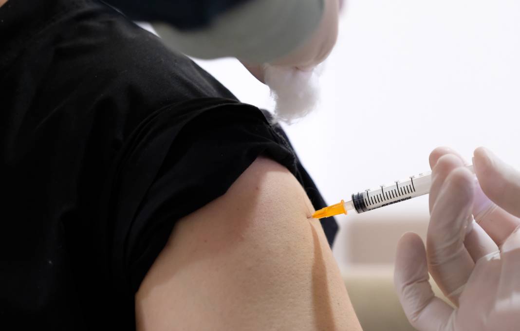 Konya'da sağlıkçılar, 230 uygulama odasında aşı olmaya başladı 13