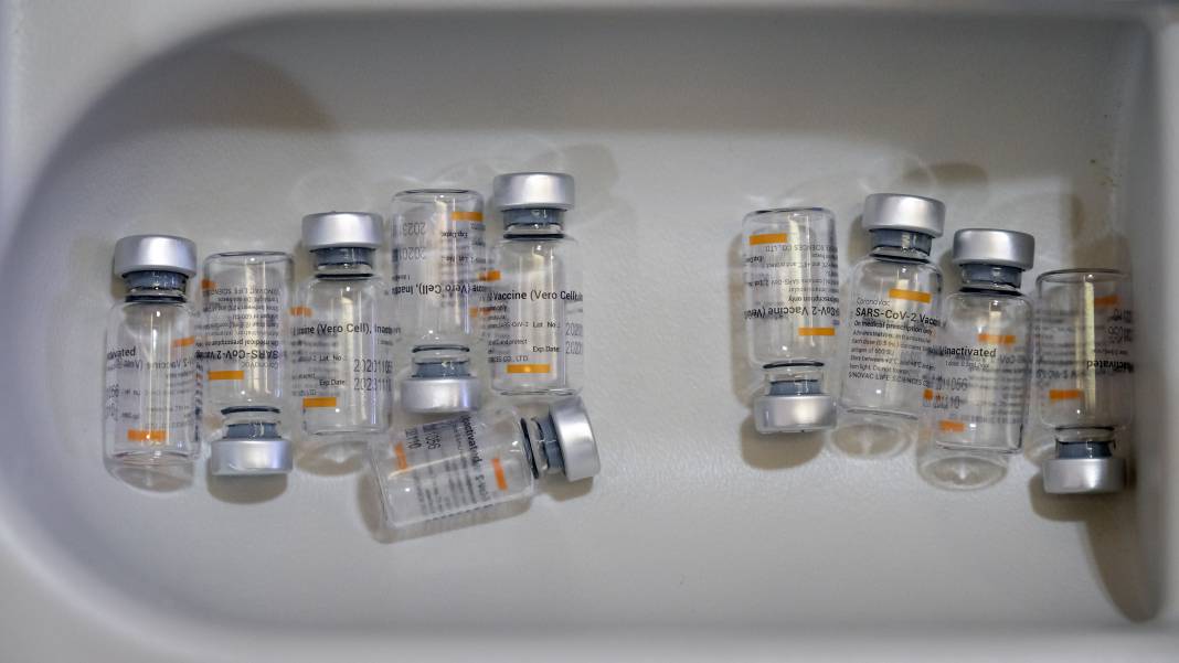 Konya'da sağlıkçılar, 230 uygulama odasında aşı olmaya başladı 14