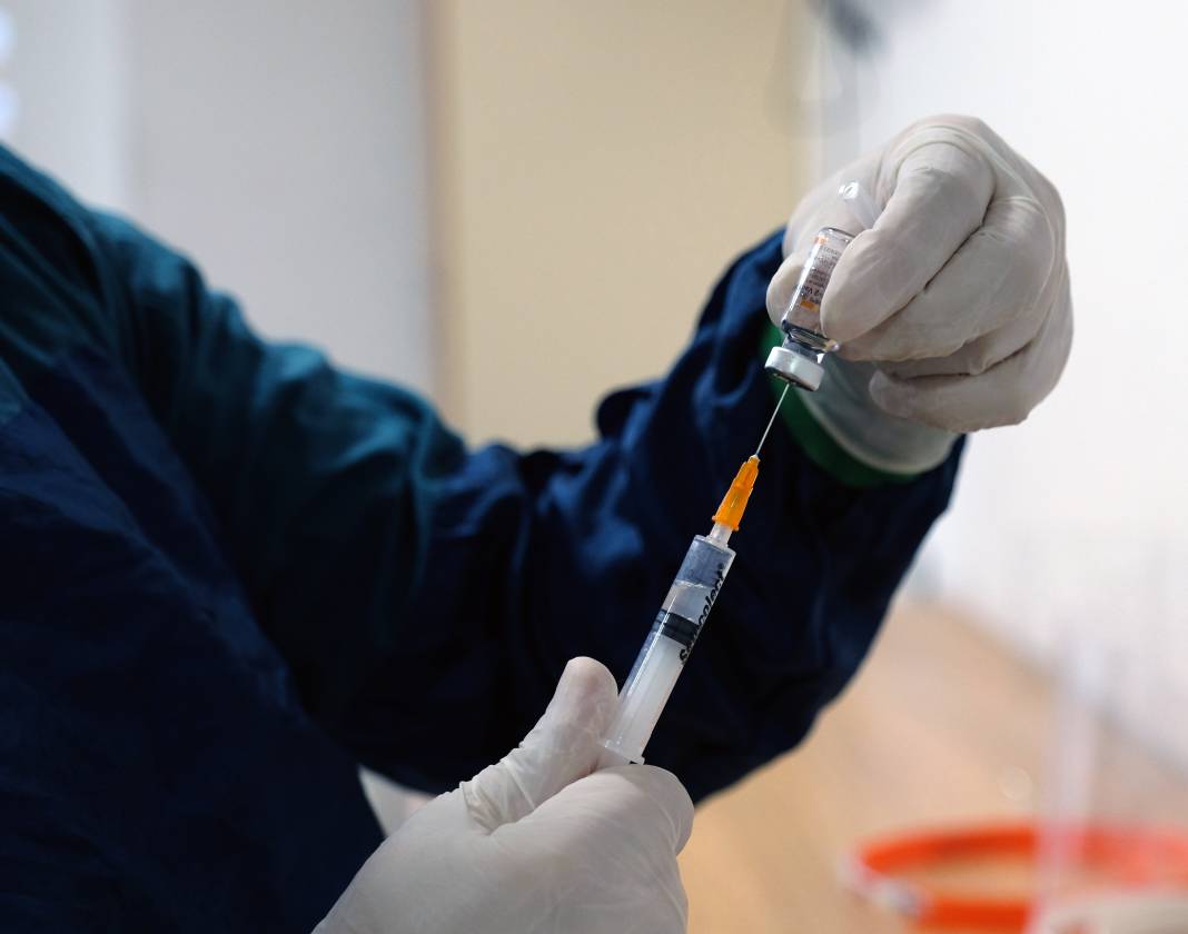 Konya'da sağlıkçılar, 230 uygulama odasında aşı olmaya başladı 5
