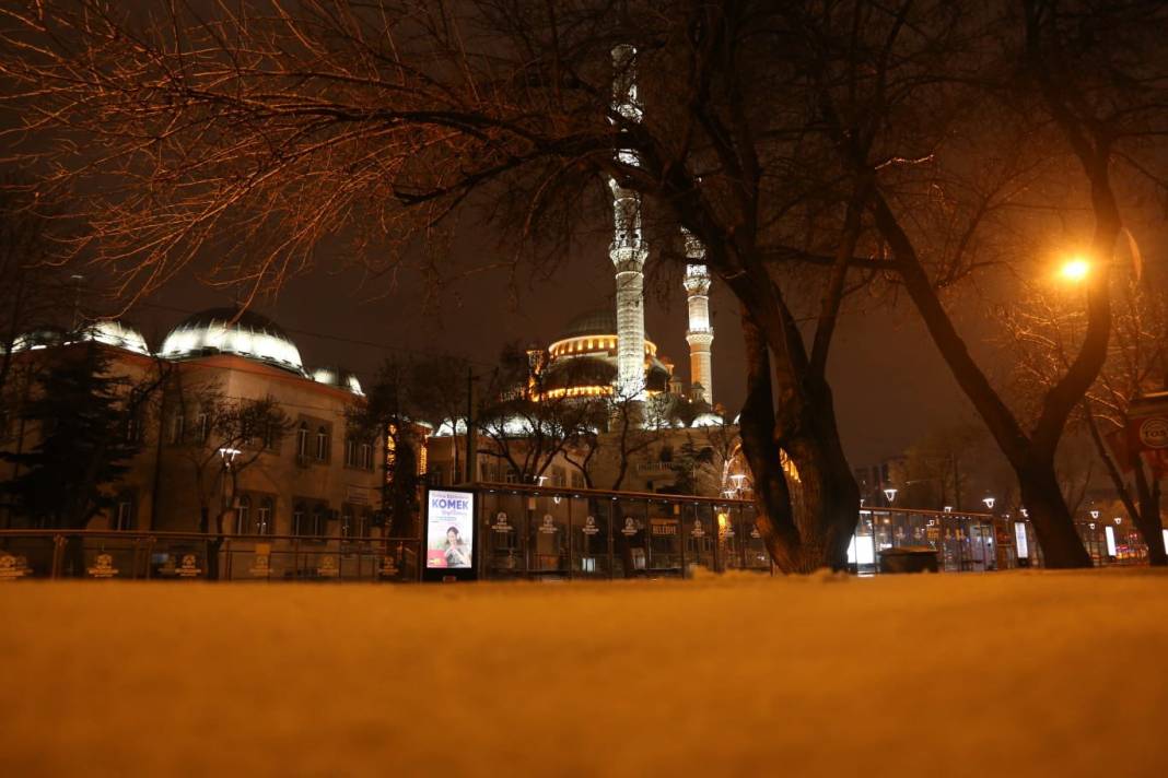 Konya'da kar ve tipi etkili oluyor 12