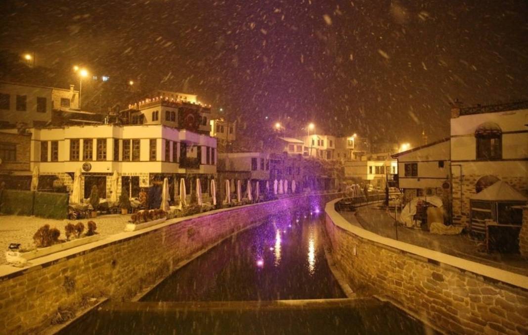 Konya'da kar ve tipi etkili oluyor 21