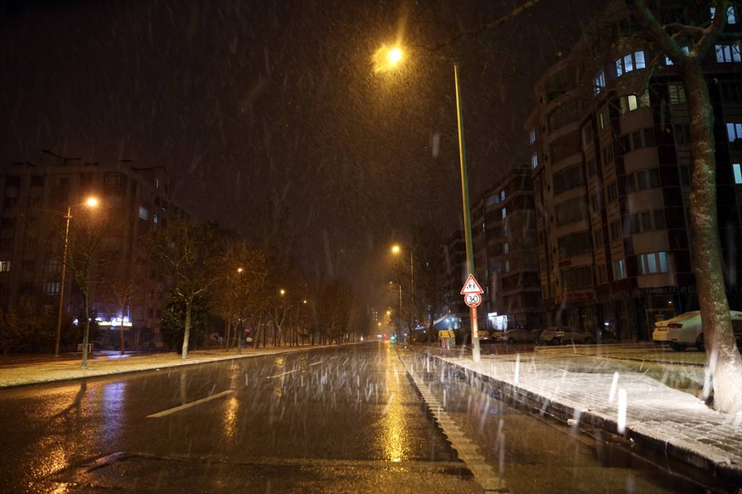Konya'da kar ve tipi etkili oluyor 9