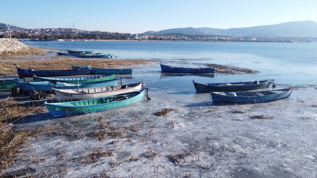 Beyşehir Gölü'nün kıyıları dondurucu soğuklardan kısmen buz tuttu 11