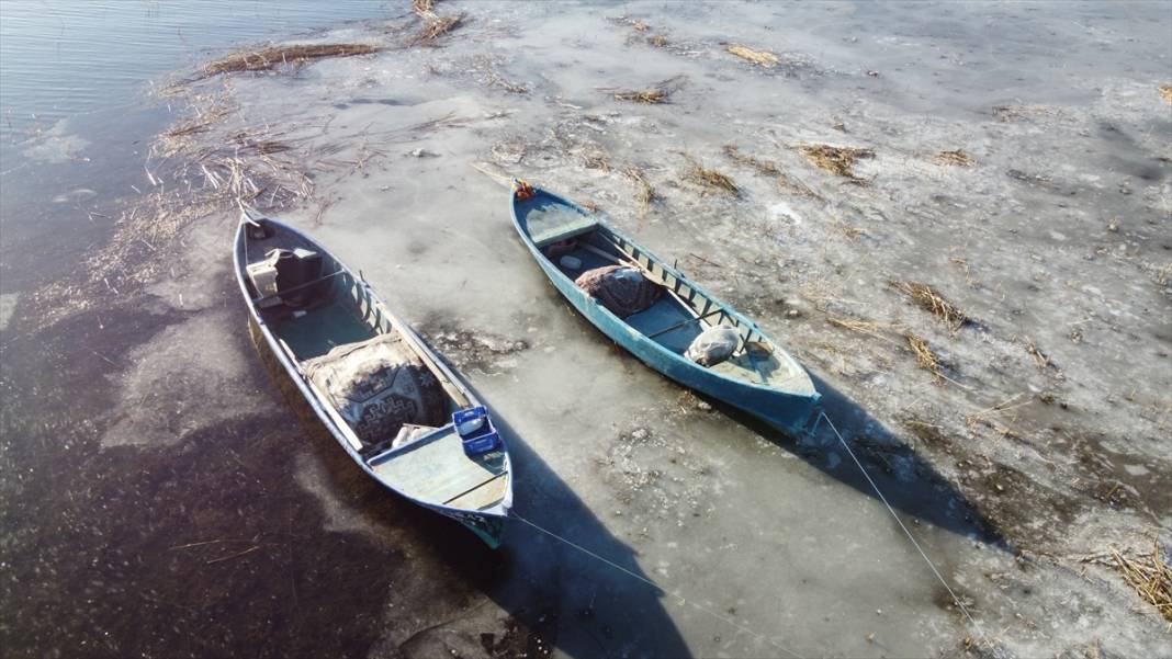 Beyşehir Gölü'nün kıyıları dondurucu soğuklardan kısmen buz tuttu 6