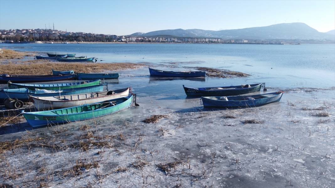 Beyşehir Gölü'nün kıyıları dondurucu soğuklardan kısmen buz tuttu 9