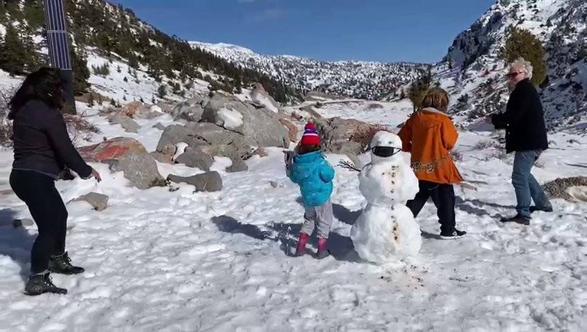 Bin 825 rakımlı Alacabel’de yolcuların kar keyfi 1