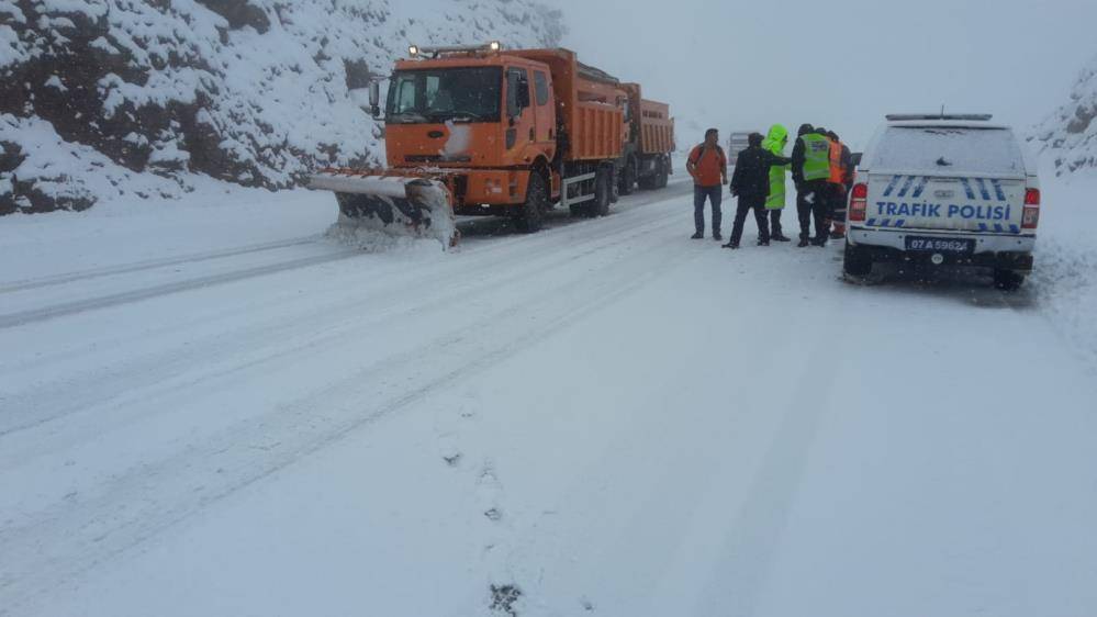 Kar yağışının etkili olduğu Konya-Antalya kara yolundan kareler 14