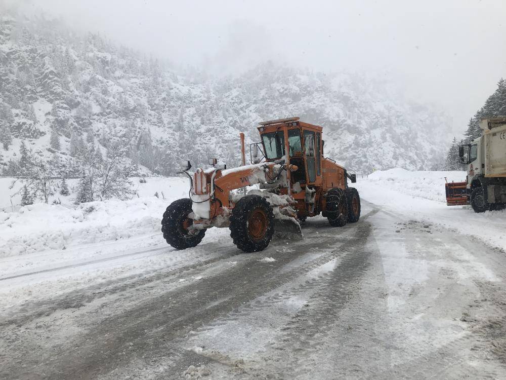 Kar yağışının etkili olduğu Konya-Antalya kara yolundan kareler 16