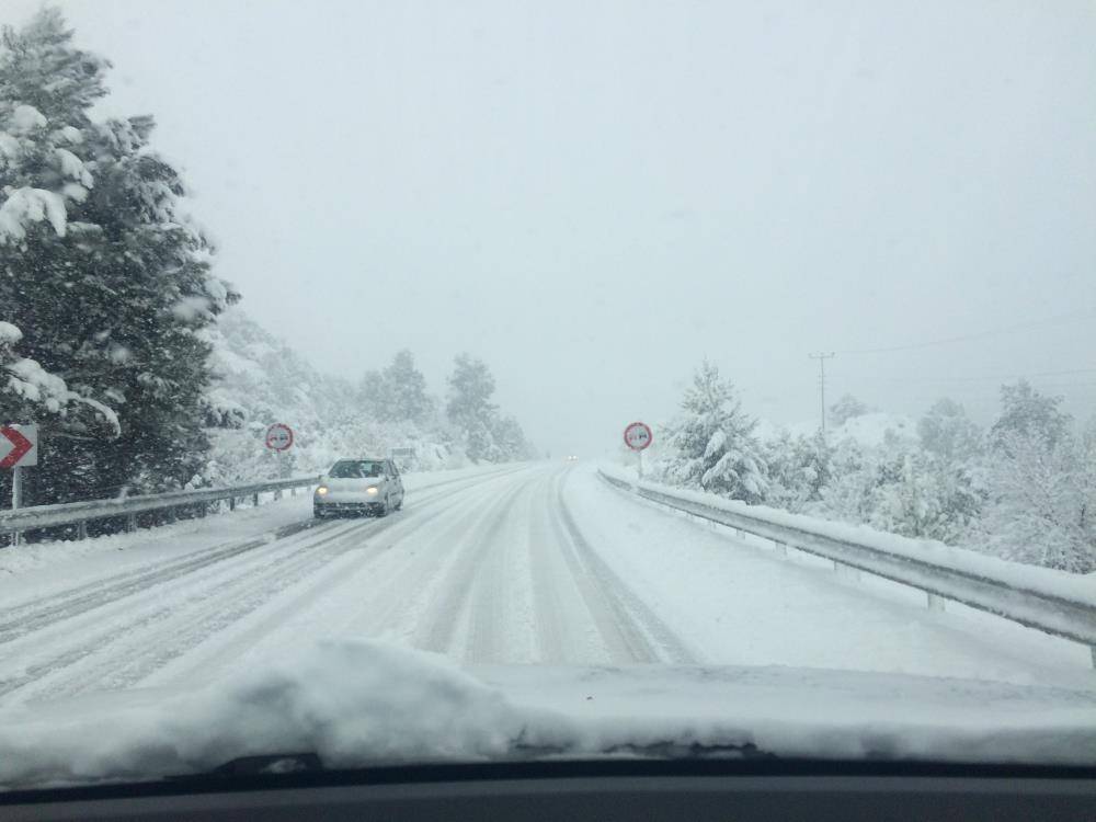 Kar yağışının etkili olduğu Konya-Antalya kara yolundan kareler 17