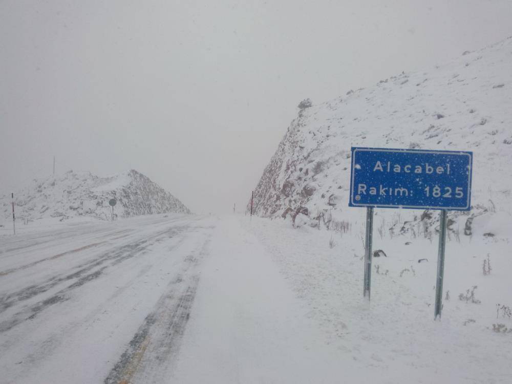 Kar yağışının etkili olduğu Konya-Antalya kara yolundan kareler 2